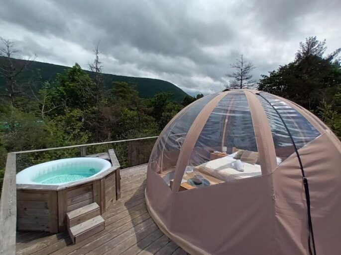 Bulle transparente pour nuit insolite dans le Haut-Jura