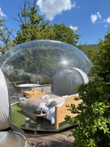 Bulle transparente pour nuit insolite dans le Haut-Jura
