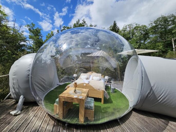 Bulle transparente pour nuit insolite dans le Haut-Jura