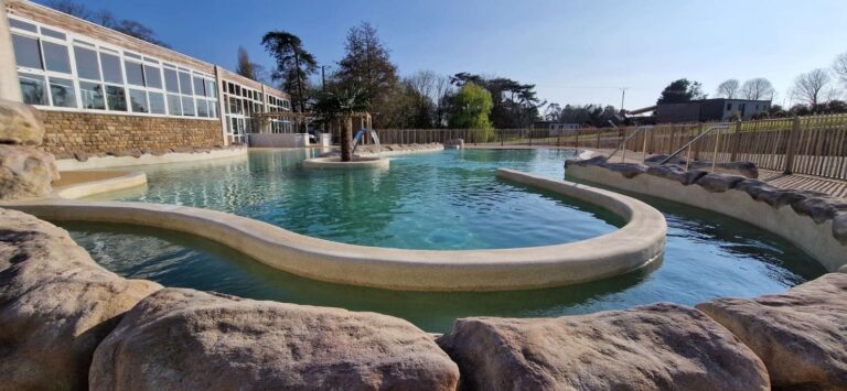 Camping 5* Château de Lez-Eaux en Normandie hebergement-we-weekend-insolite-sejour-atypique-location-chateau-de-lez-eaux-saint-pair-sur-mer-manche-normandie