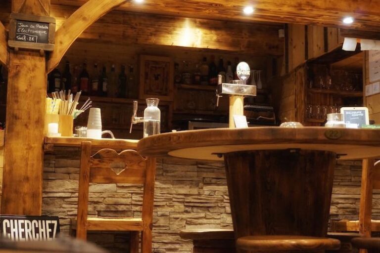 Domaine Les Géorennes, Haut-Jura Camping calme camping-domaine-les-georennes-nuit-insolite-hebergement-atypique-sejour-amoureux-romantique-vacances-haut-jura-champfromier-montagne-calme-detente-zen-nature