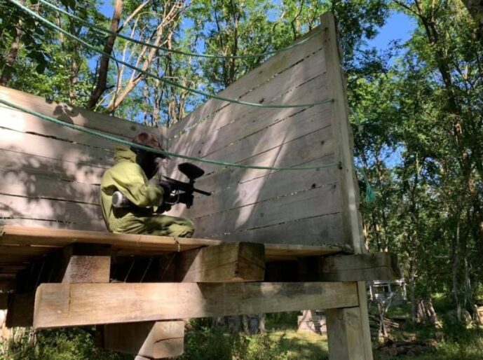 Léo parc Paintball, 4 terrains au coeur de la forêt d'Orléans paintball-terrains-parcours-aventure-branches-arbres-foret-famille-enfants-leo-parc-orleans-saint-jean-le-blanc-loiret