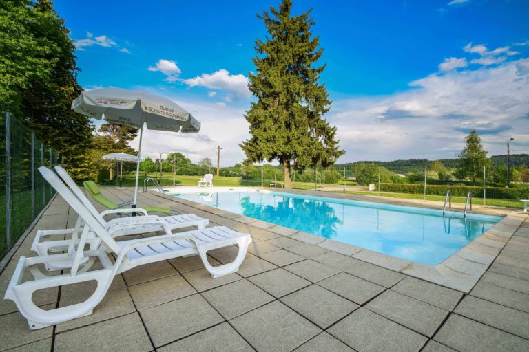 Les Tentes au Camping *** de la Forêt Jura-Doubs tentes-famille-locations-vacances-montagne-camping-de-la-foret-jura-doubs-levier