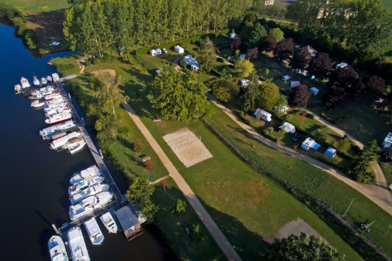 Chalets du Camping des Rivières au bord de la Mayenne location-chalet-hebergement-emplacements-ombrages-camping-des-rivieres-daon-mayenne-pays-de-la-loire