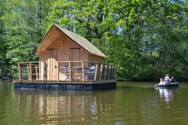 Hébergement insolite en cabane flottante au Domaine des Vaulx   hebergement-insolite-sejour-atypique-we-weekend-domaine-des-vaulx-dans-une-cabane-flottante-la-baconniere-mayenne-pays-de-la-loire
