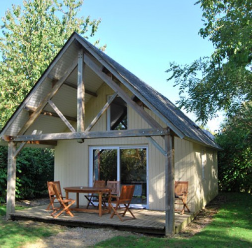Chalets du Camping des Rivières au bord de la Mayenne location-chalet-hebergement-emplacements-ombrages-camping-des-rivieres-daon-mayenne-pays-de-la-loire