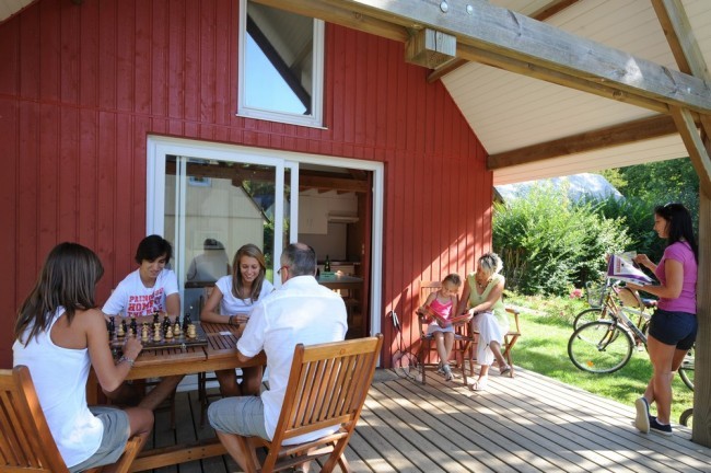 Chalets du Camping des Rivières au bord de la Mayenne location-chalet-hebergement-emplacements-ombrages-camping-des-rivieres-daon-mayenne-pays-de-la-loire