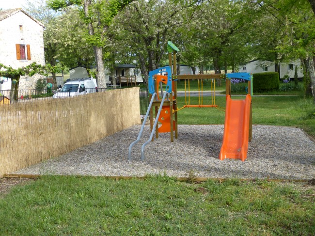 Camping *** Le Sous Perret en Ardèche camping-le-sous-perret-riviere-piscine-ardeche-famille