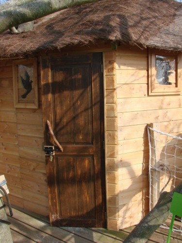 Cabane Grand-duc Normandie insolite Les Noctam'bulles location-hebergement-insolite-weekend-sejour-amoureux-romantique-nuit-atypique-cabane-saint-pierre-azif-calvados-normandie-grand-duc-petit-nid-douillet