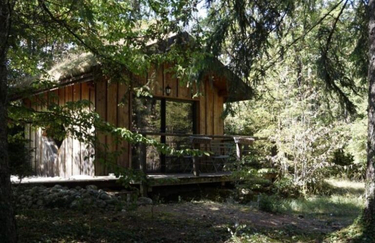 Séjour insolite en chalet végétalisé en Haut Jura