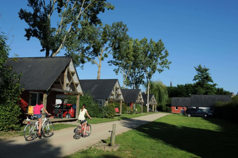 Chalets du Camping des Rivières au bord de la Mayenne location-chalet-hebergement-emplacements-ombrages-camping-des-rivieres-daon-mayenne-pays-de-la-loire