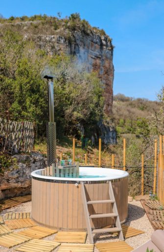Bulle Saint Cirq, nuit insolite pour amoureux sejour-atypique-spa-jacuzzi-bulle-saint-cirq-nuit-insolite-amoureux-cabrerets-saint-cirq-lapopie-lot-occitanie espace-nordique-2
