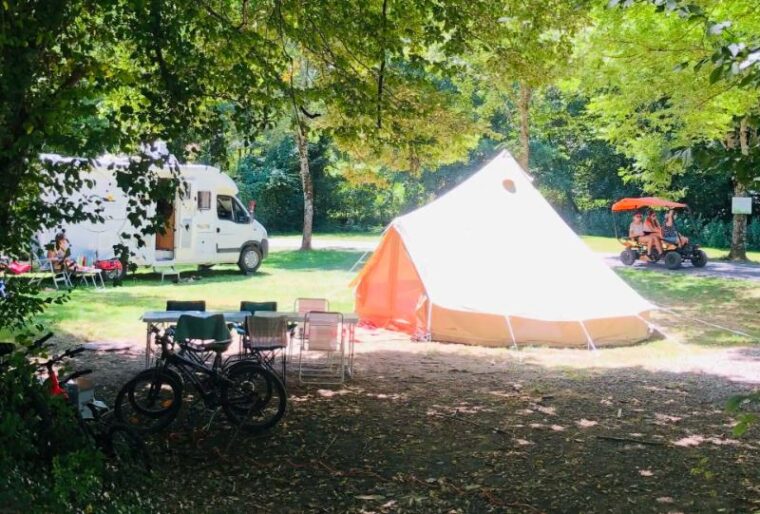 Glamping au Domaine de la Dombes dans l'Ain