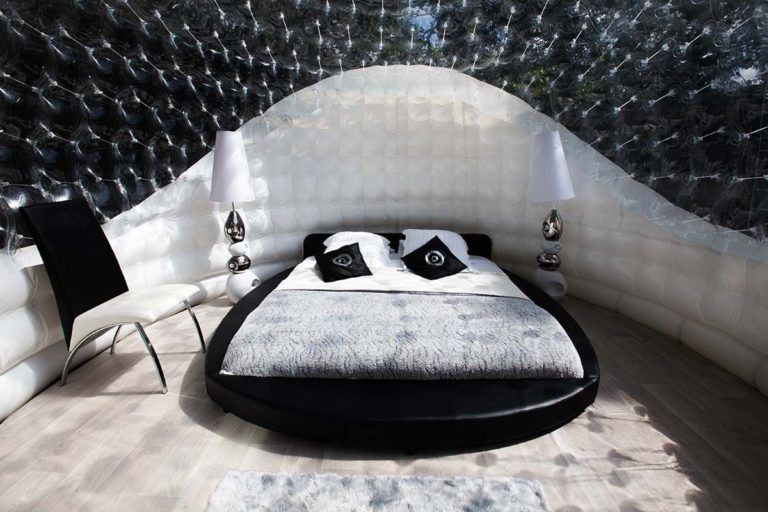 Igloo d'arvor avec jacuzzi du Domaine Arvor en Bretagne igloo-poele-jacuzzi-sejour-romantique-hebergements-insolites-domaine-arvor-tressaint-cote-armor-bretagne