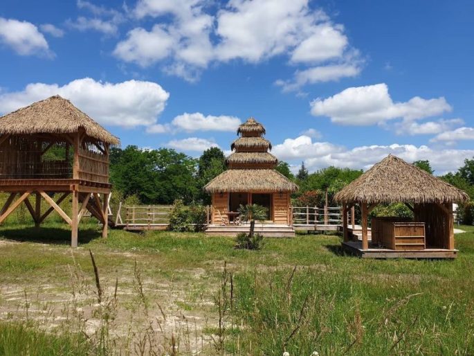 Cabane indonésienne avec spa au Domaine EcÔtelia
