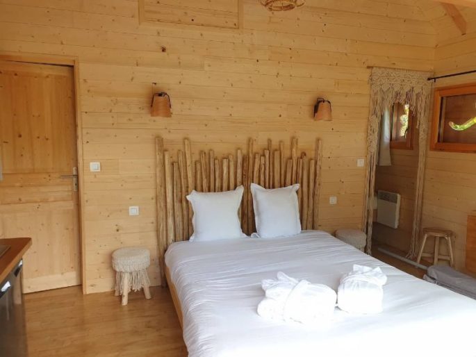Cabane indonésienne avec spa au Domaine EcÔtelia