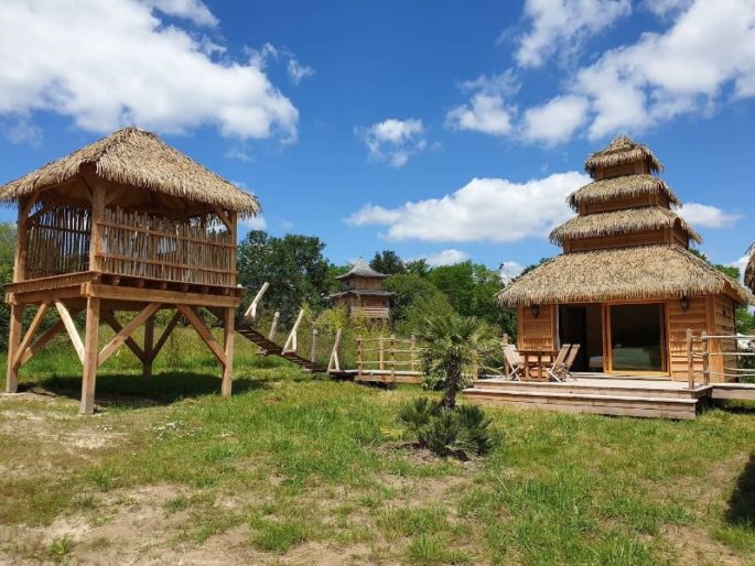 Cabane indonésienne avec spa au Domaine EcÔtelia