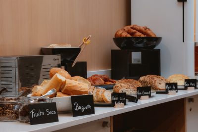 buffet petit déjeuner hotel red fox